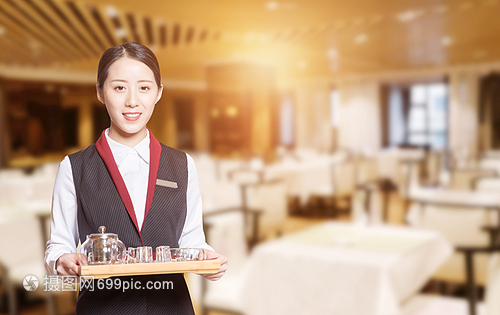 餐飲服務中的無名英雄 飯店服務員的多維角色與價值